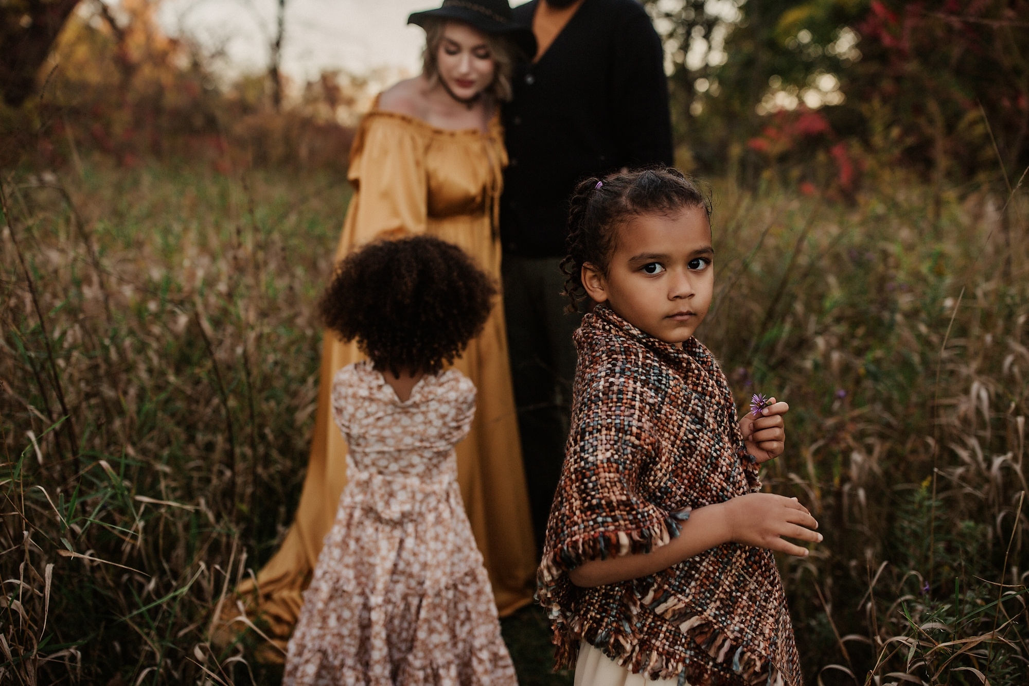 🍂 Golden Hour Moments: A Cozy Fall Family Session in Hamilton, Ontario