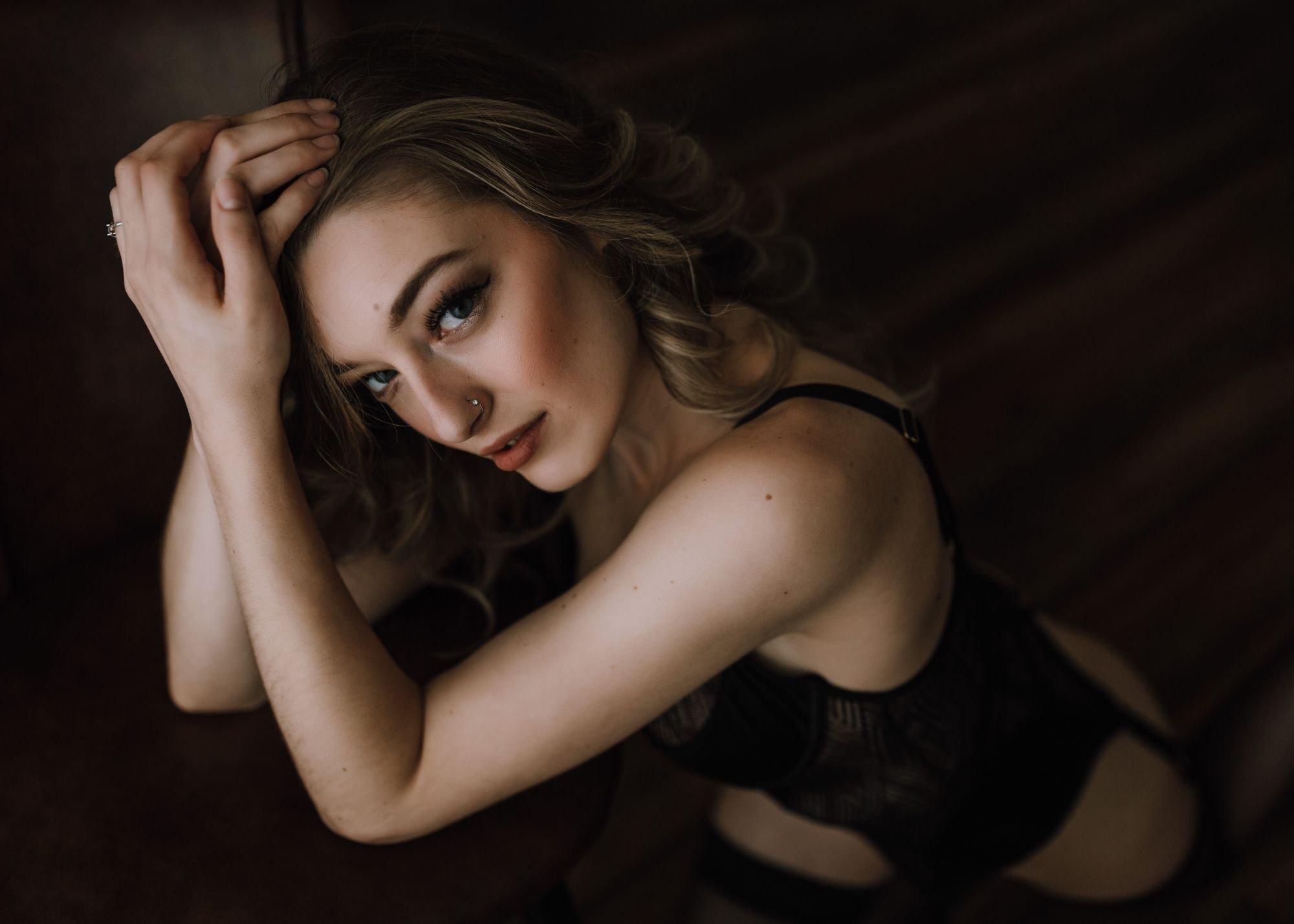 carousel-hero-element image-0