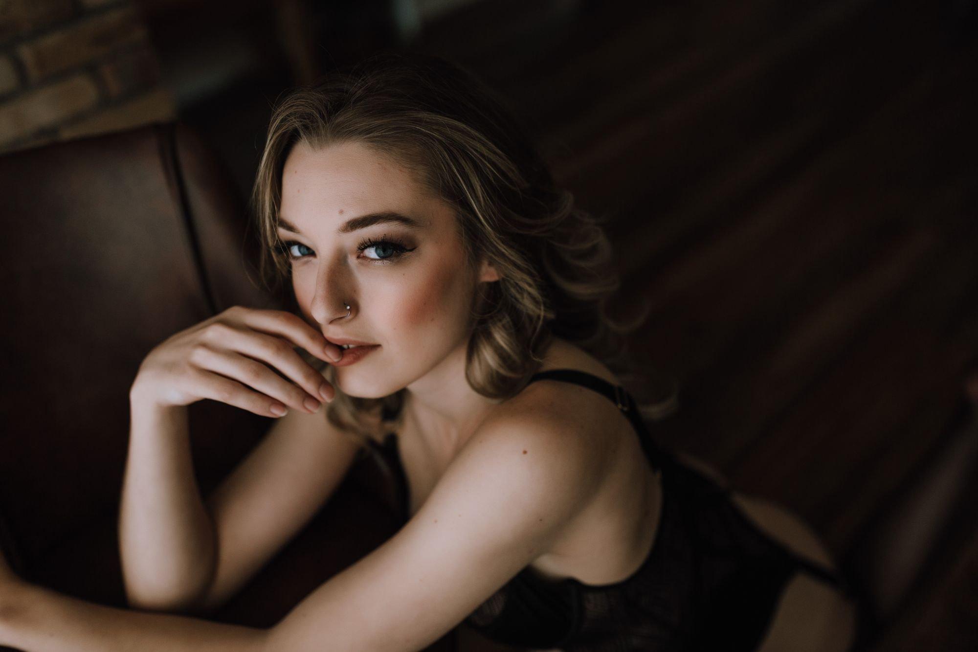 carousel-hero-element image-8